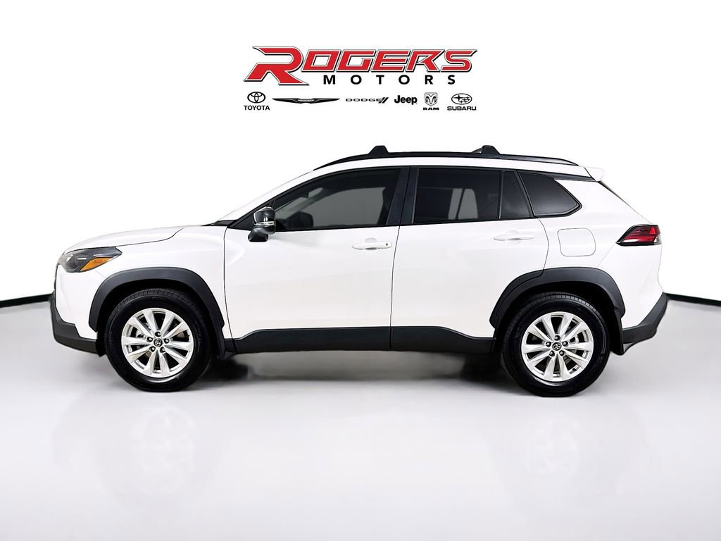Used 2026 Toyota Corolla Cross LE AWD/4WD image 9