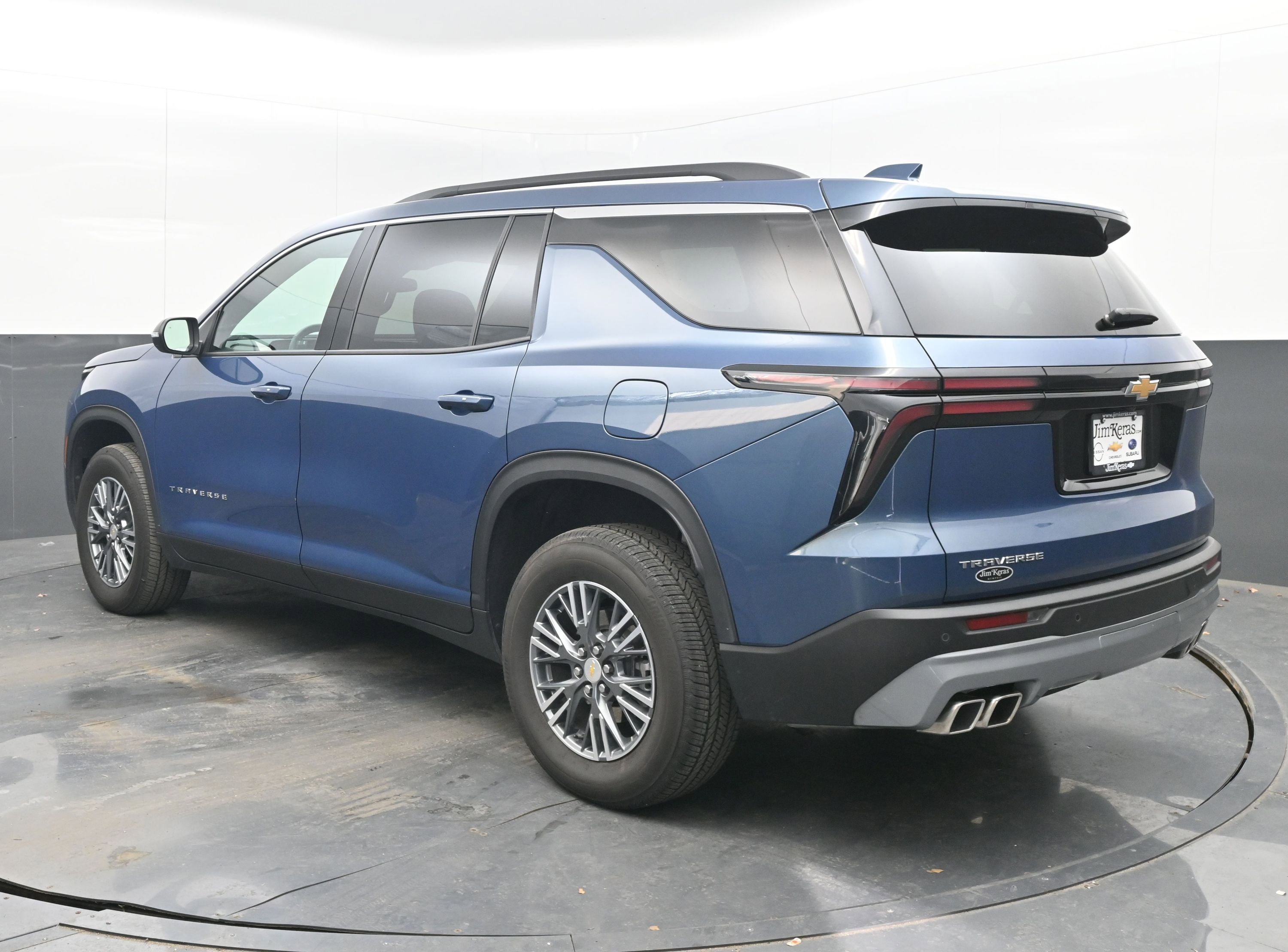 Used 2025 Chevrolet Traverse LT image 8