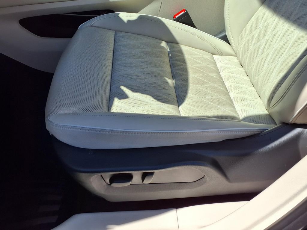 Used 2023 Buick Envision Avenir AWD/4WD image 28