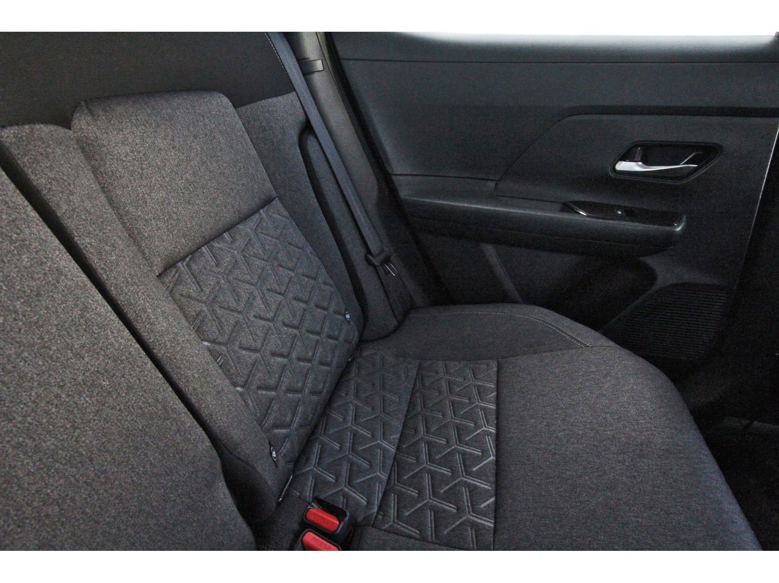 Certified 2025 Nissan Kicks SV image 15