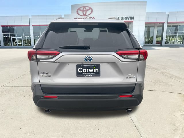 Used 2021 Toyota RAV4 XLE Premium AWD/4WD image 4