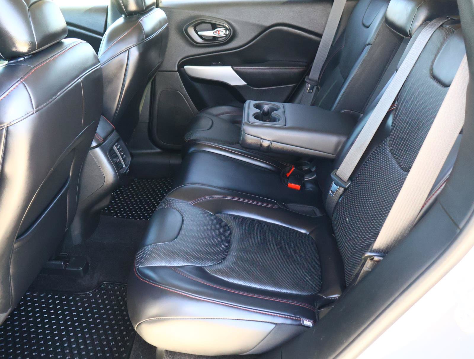 Used 2017 Jeep Cherokee Trailhawk AWD/4WD image 21