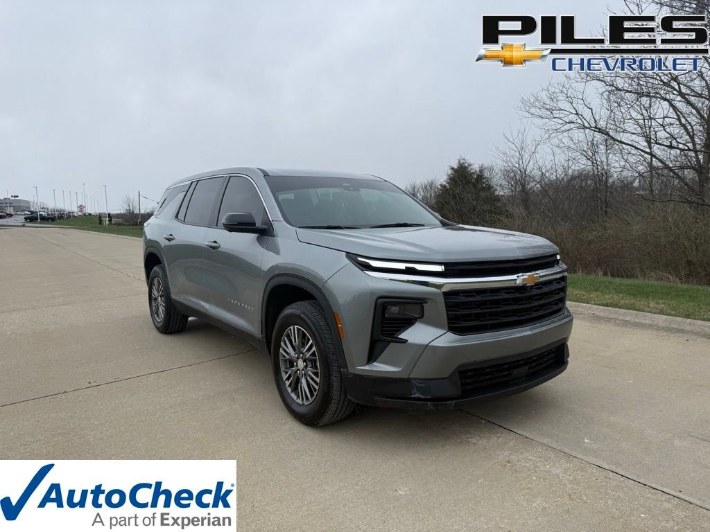 Used 2024 Chevrolet Traverse LS image 1