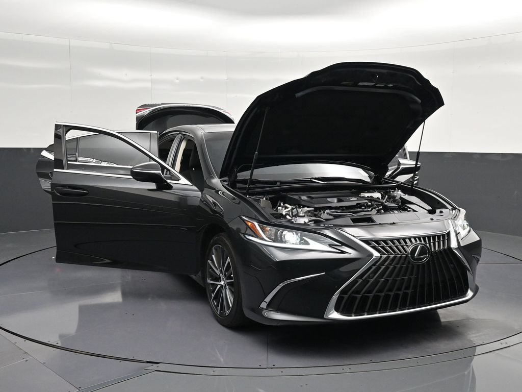 Used 2025 Lexus ES 300h w/ Premium Package FWD image 41