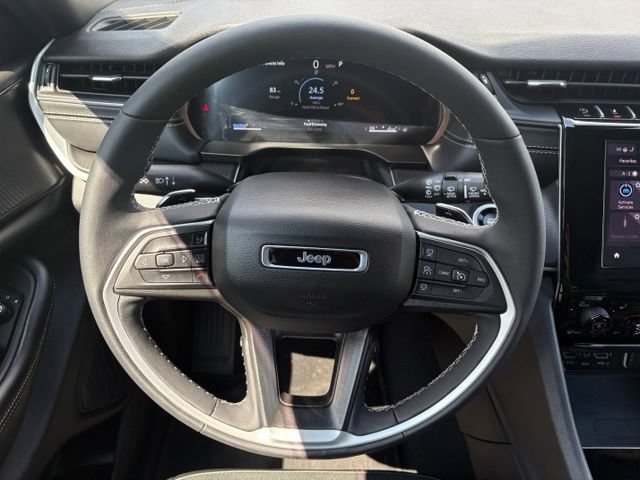 Used 2025 Jeep Grand Cherokee Altitude AWD/4WD image 24