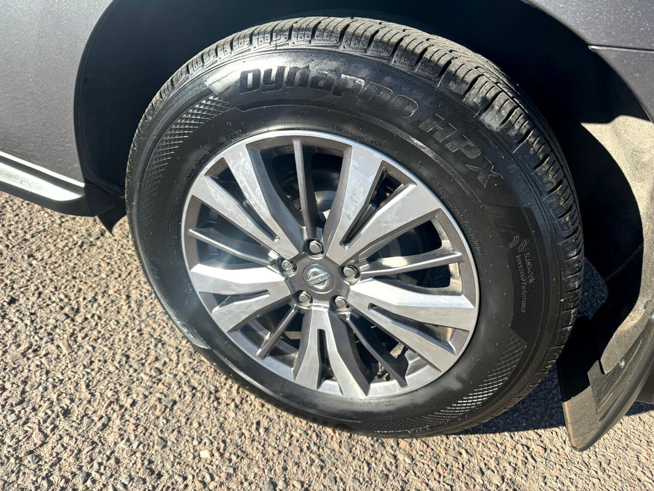 Used 2019 Nissan Pathfinder S image 11