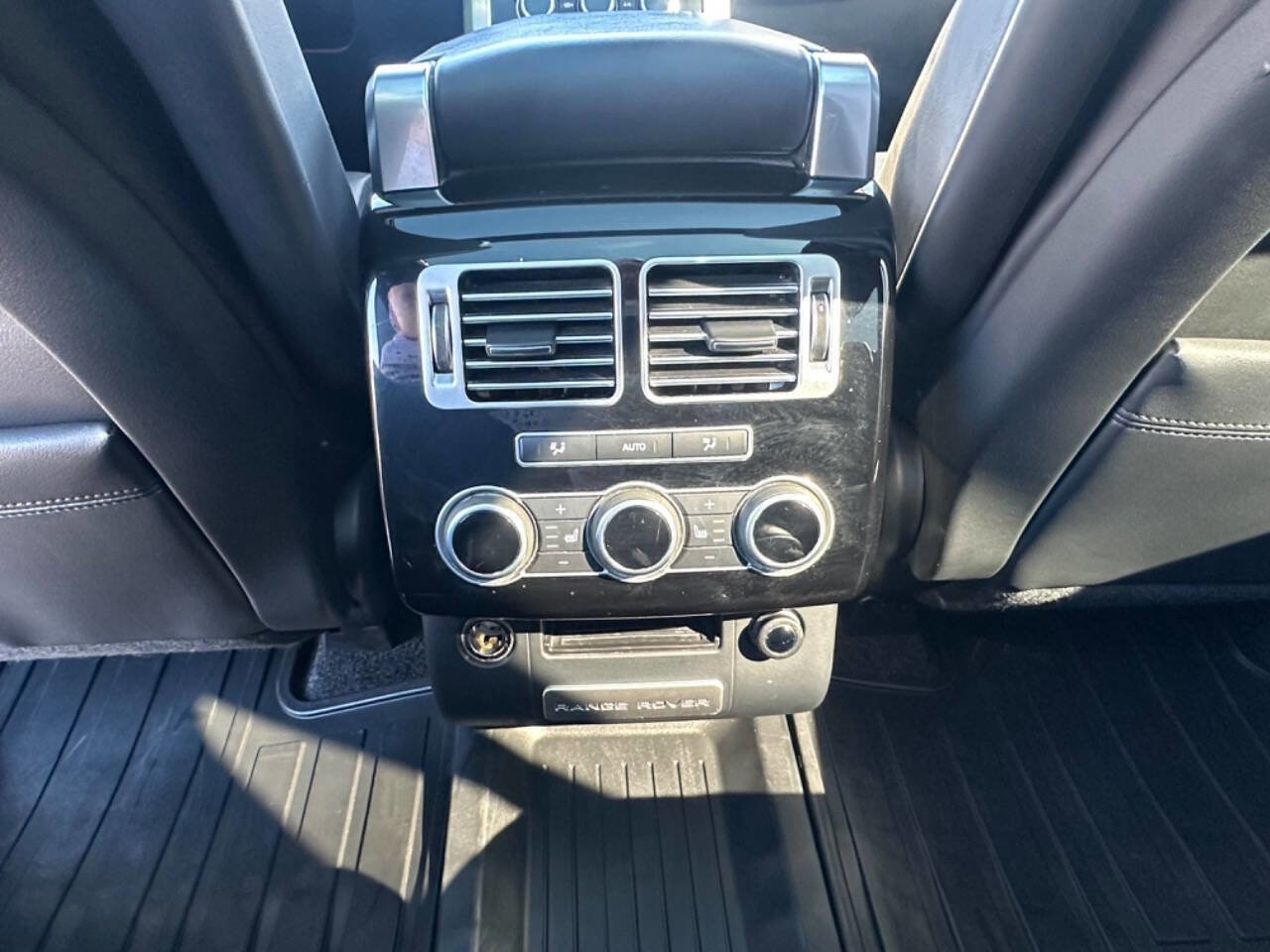 Used 2016 Land Rover Range Rover HSE image 9