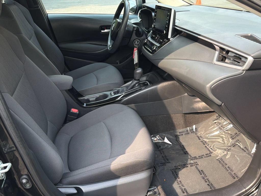 Used 2021 Toyota Corolla LE FWD image 12