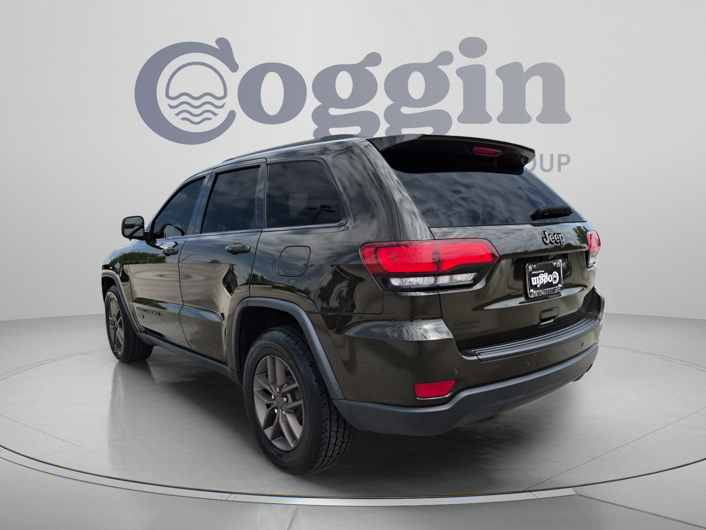 Used 2017 Jeep Grand Cherokee Laredo 75th Anniversary RWD image 4