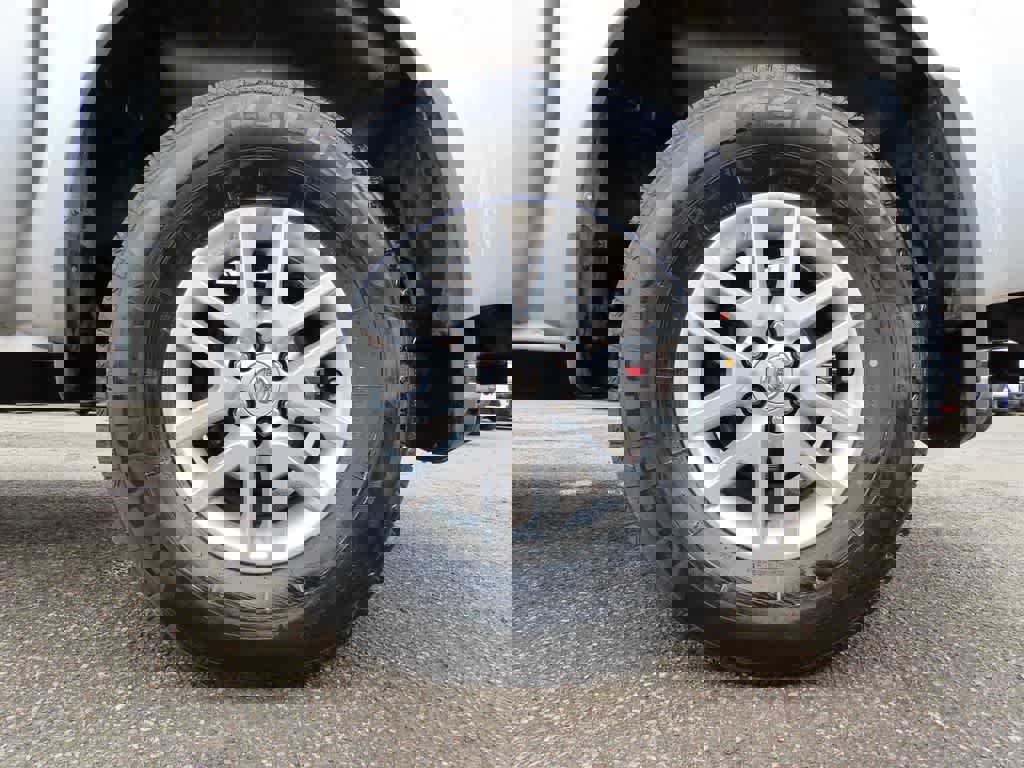 Used 2019 Nissan Frontier SV image 9