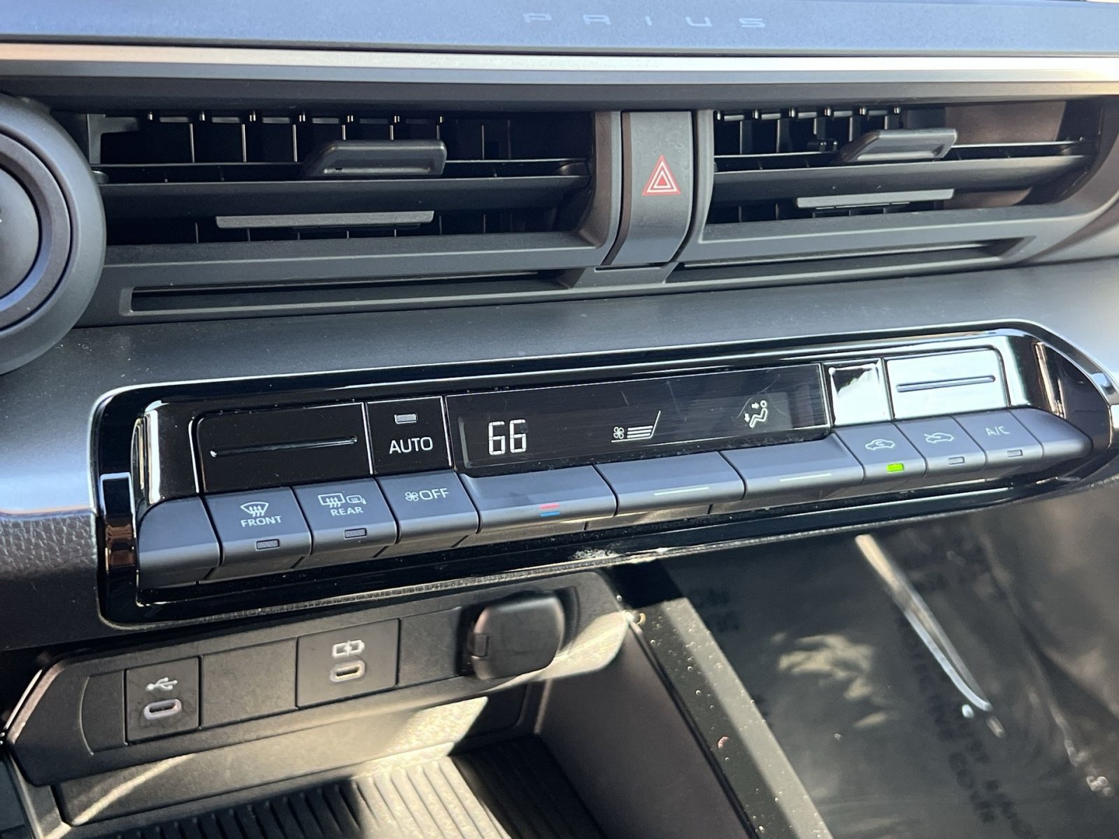 Used 2025 Toyota Prius LE FWD image 20
