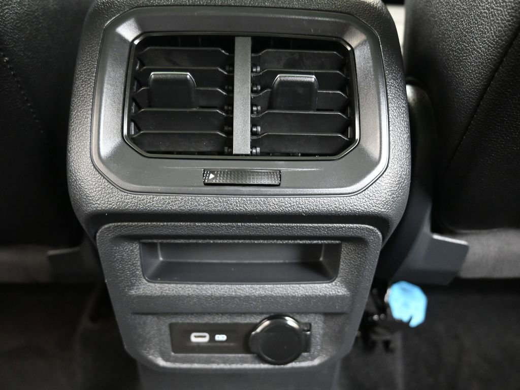 Used 2023 Volkswagen Tiguan SEL R-Line image 17