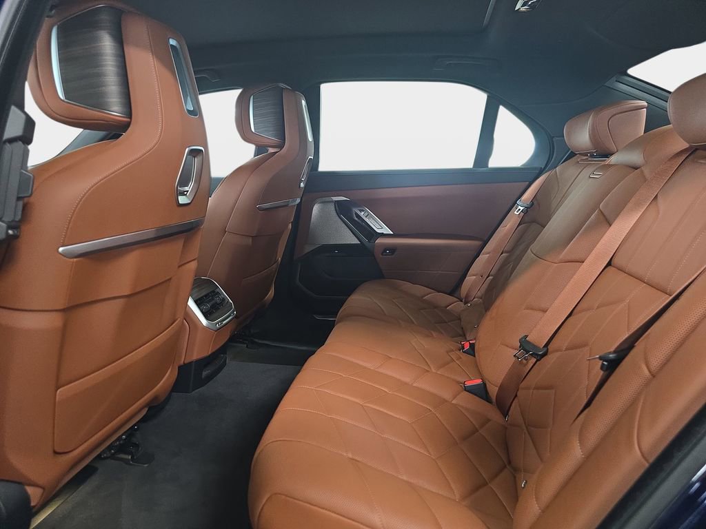 Used 2023 BMW i7 xDrive60 image 14