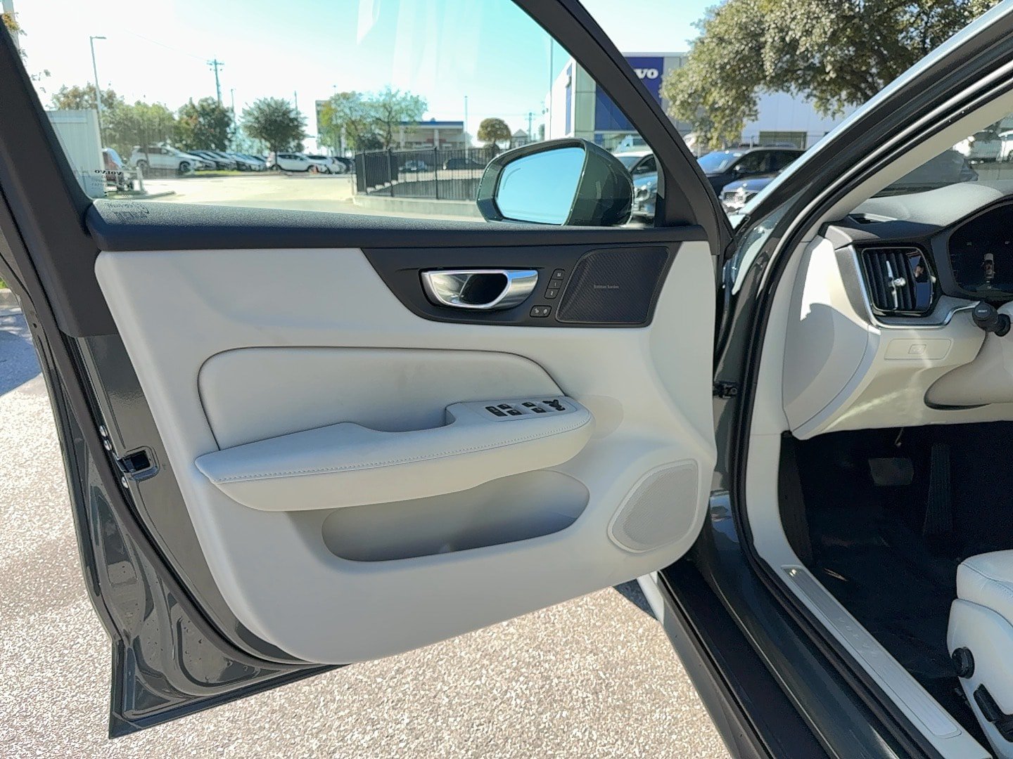 New 2026 Volvo V60 B5 Cross Country Plus w/ Climate Package AWD/4WD image 10