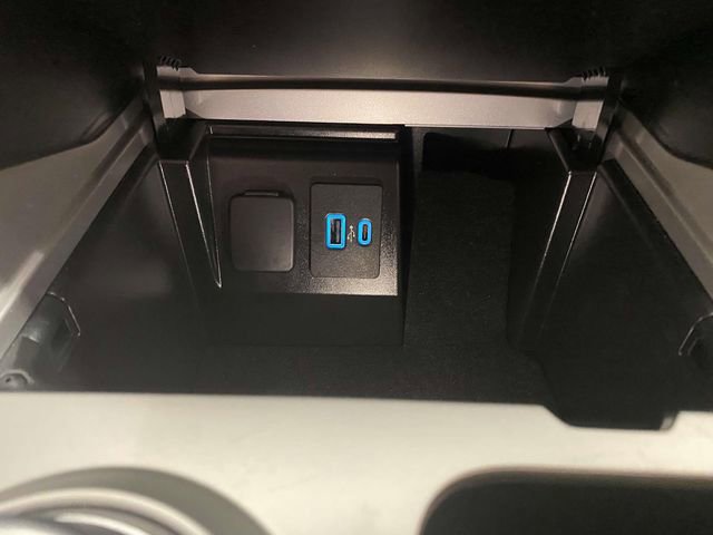 Used 2022 Ford Explorer XLT image 19