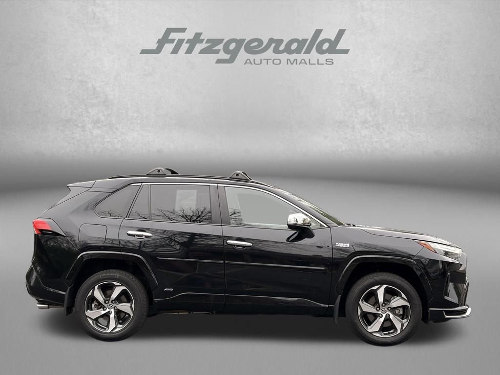 Used 2022 Toyota RAV4 SE w/ Weather & Moonroof Package image 4