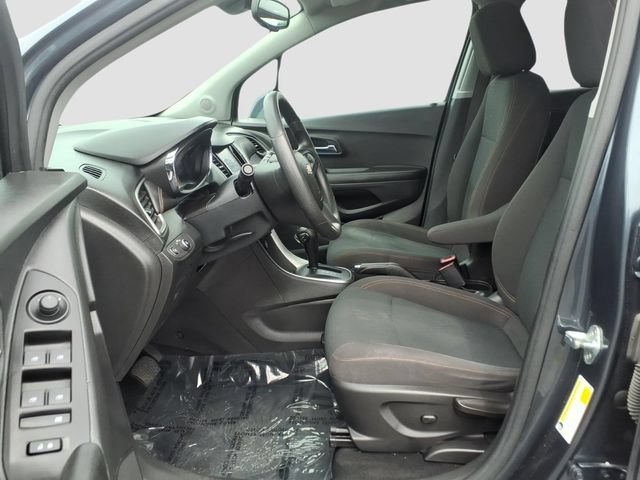 Used 2021 Chevrolet Trax LS w/ Tint and Cruise Package AWD/4WD image 9