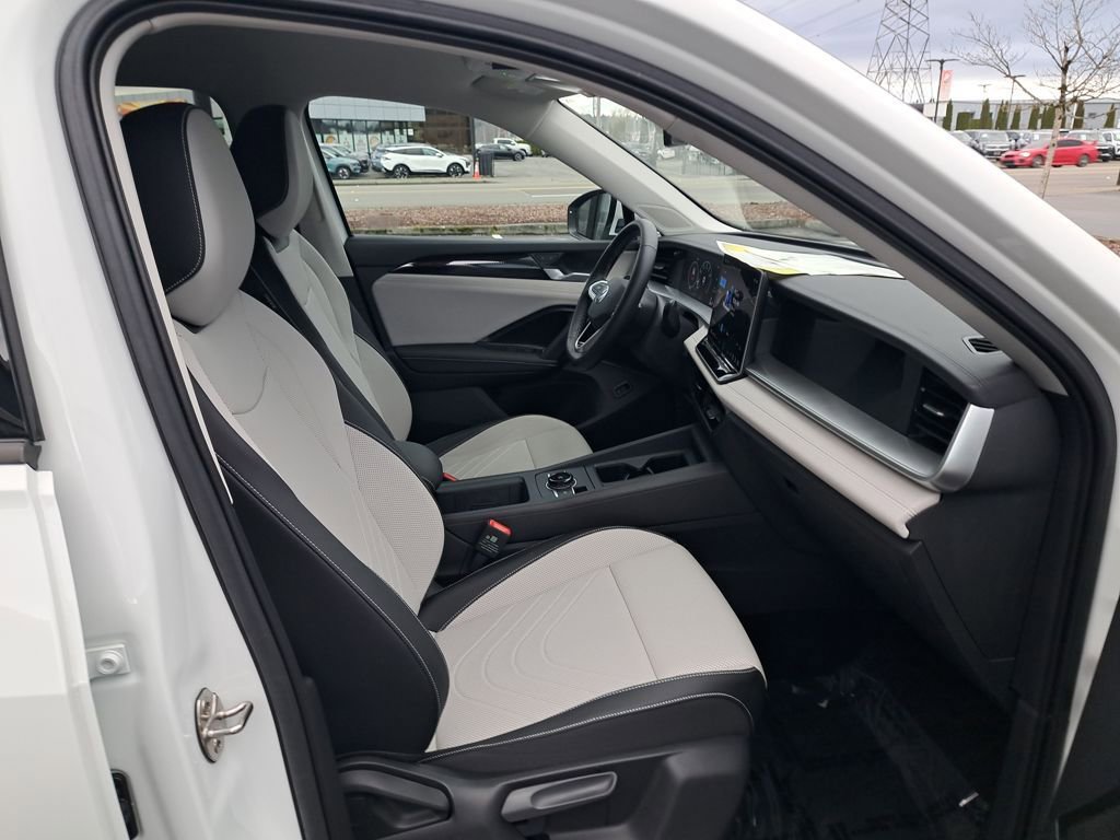 Used 2025 Volkswagen Tiguan SE image 18