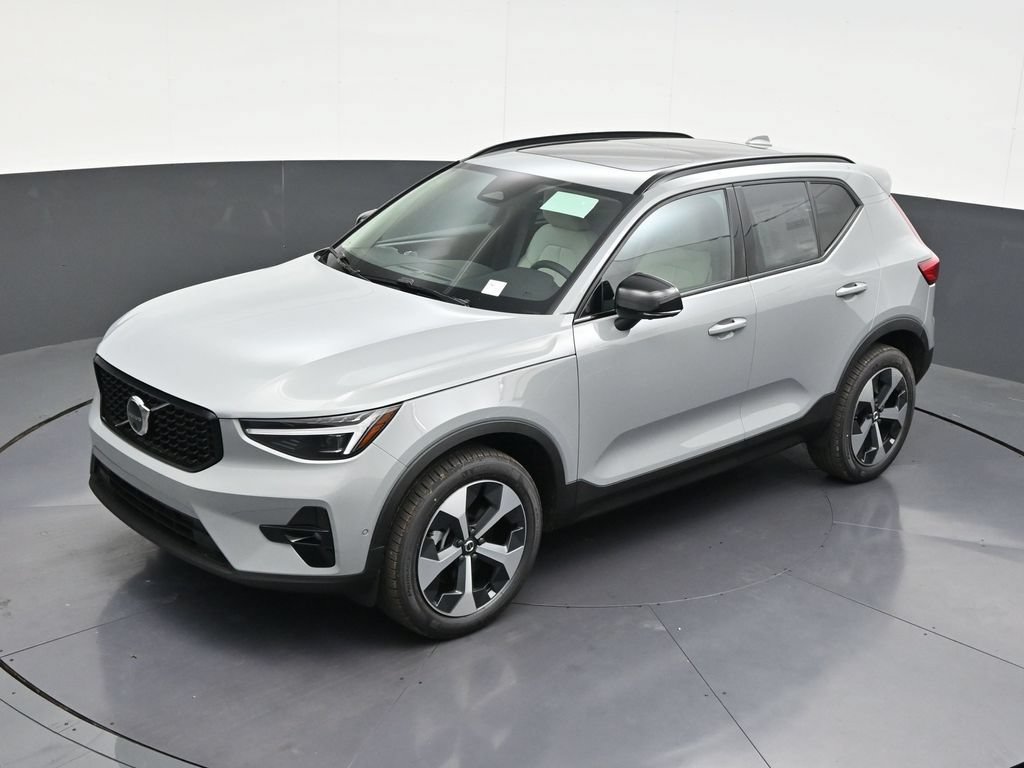 New 2026 Volvo XC40 B5 Plus w/ Protection Package Premier AWD/4WD image 13