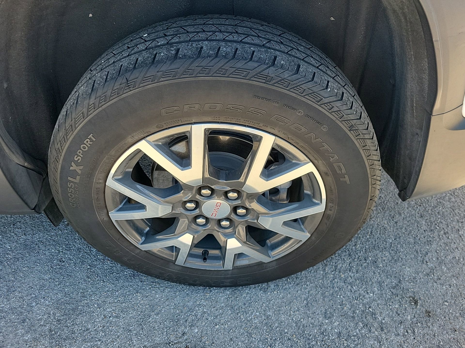 Used 2023 GMC Acadia SLE image 15