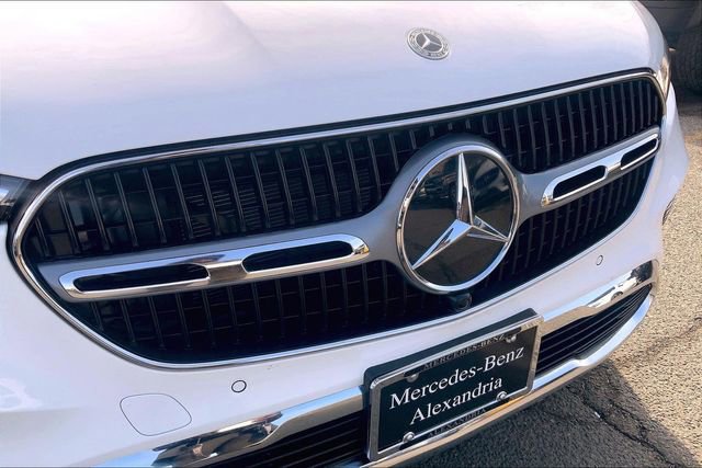 Used 2025 Mercedes-Benz GLC 300 4MATIC image 27