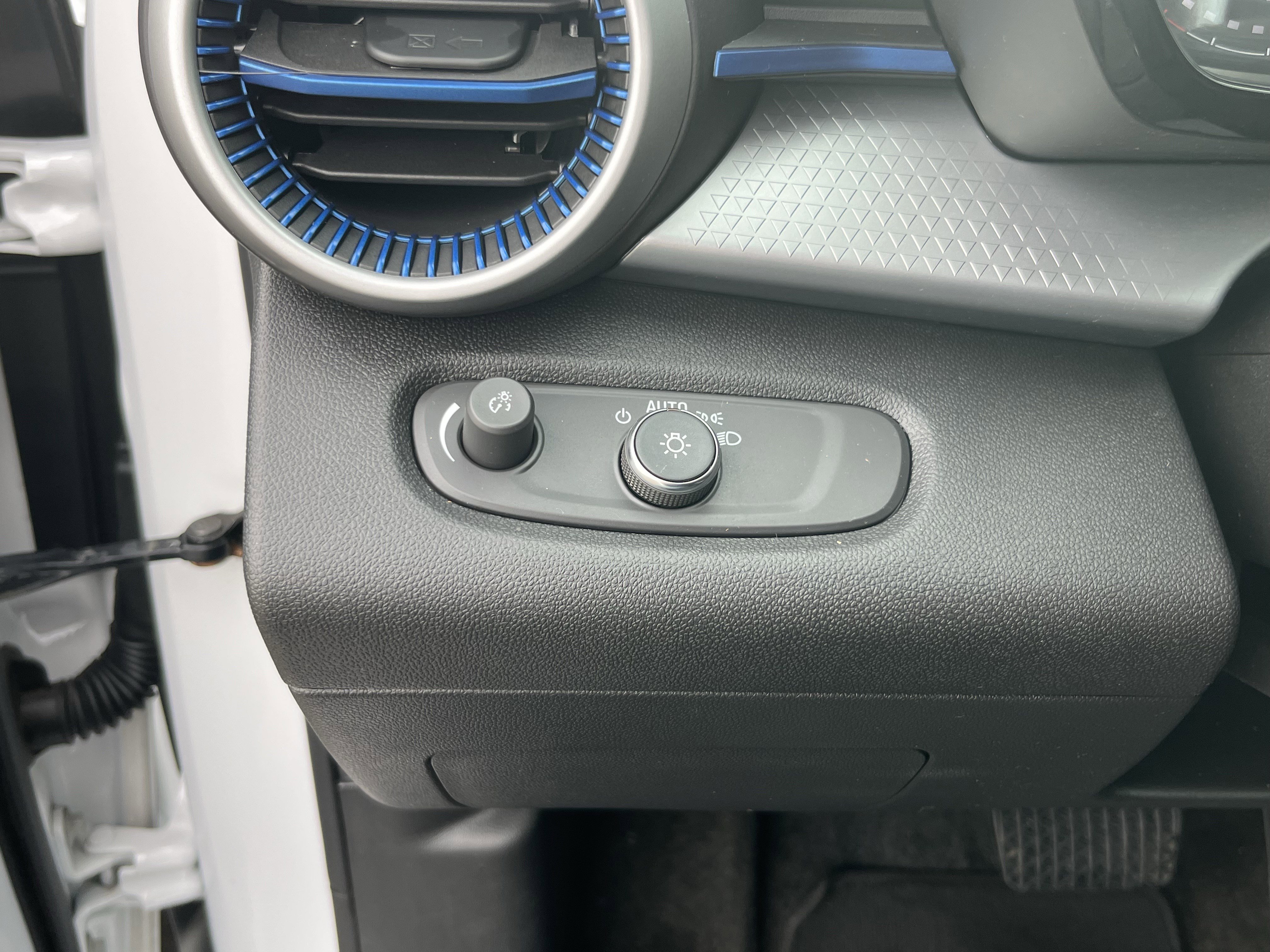 Used 2024 Chevrolet Trax LS FWD image 25