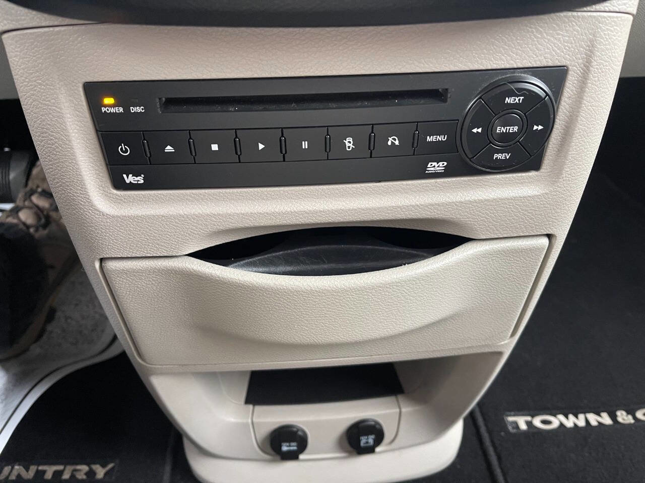 Used 2012 Chrysler Town & Country Touring-L w/ Entertainment Group #2 image 29