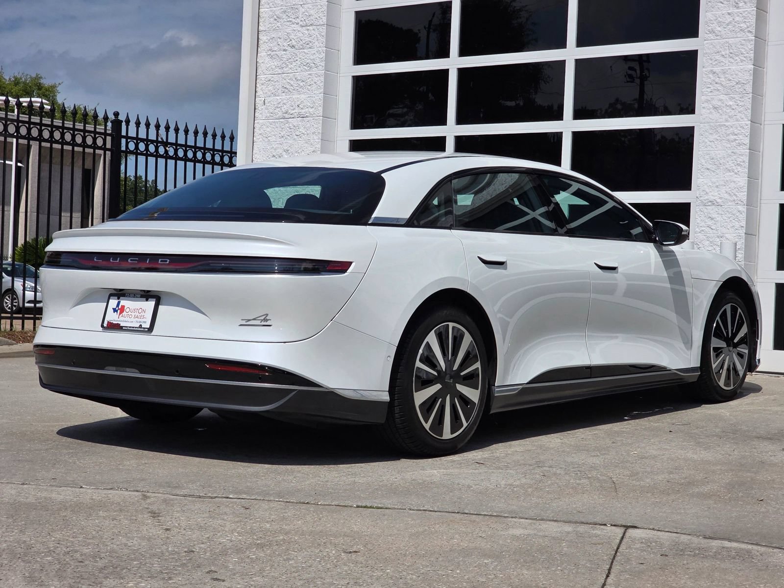 Used 2024 Lucid Air Touring AWD/4WD image 4