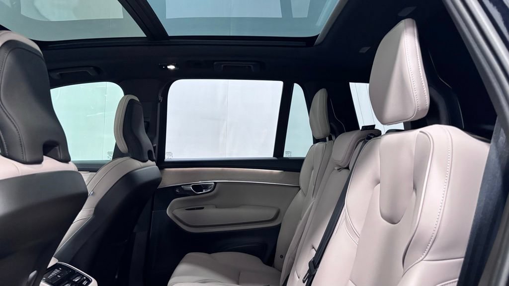 Certified 2025 Volvo XC90 B5 Plus AWD/4WD image 22