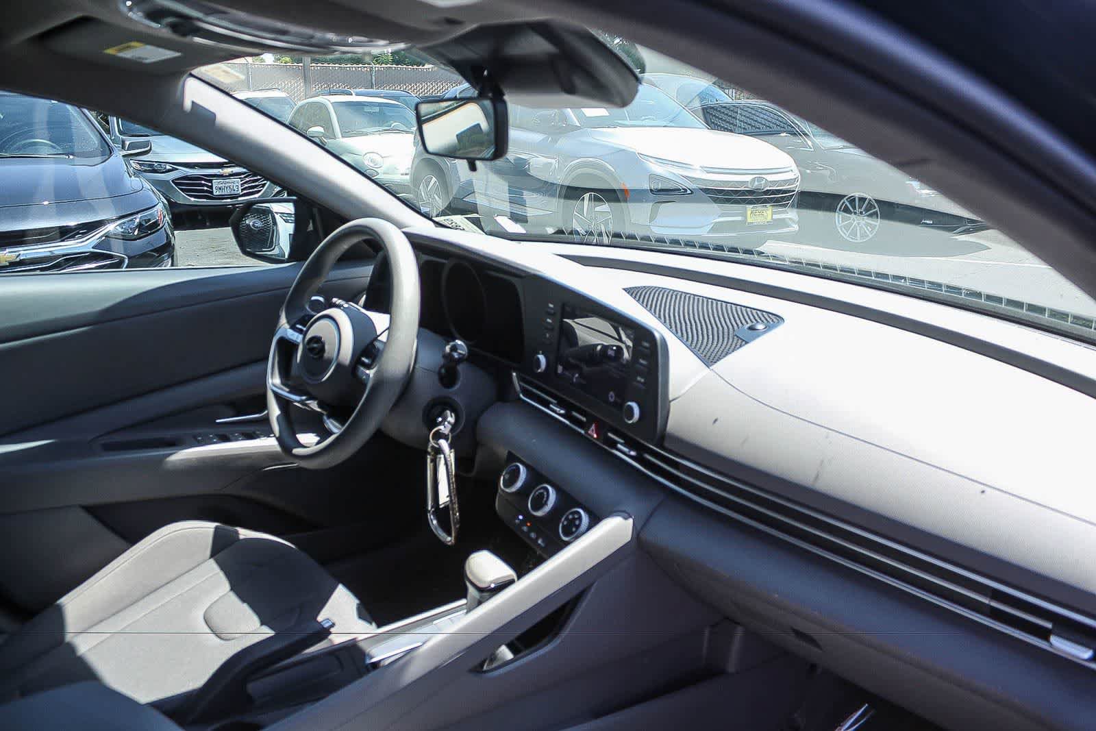 Certified 2023 Hyundai Elantra SE FWD image 21