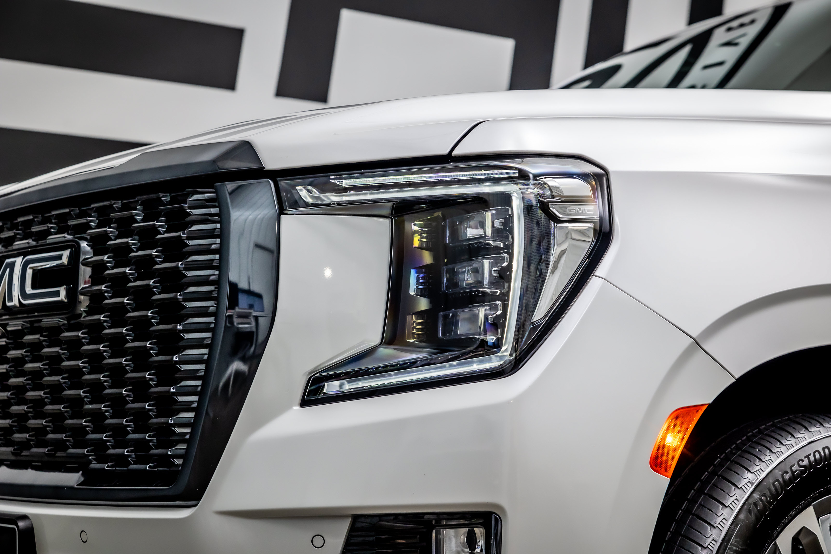 Used 2023 GMC Yukon Denali Ultimate AWD/4WD image 15