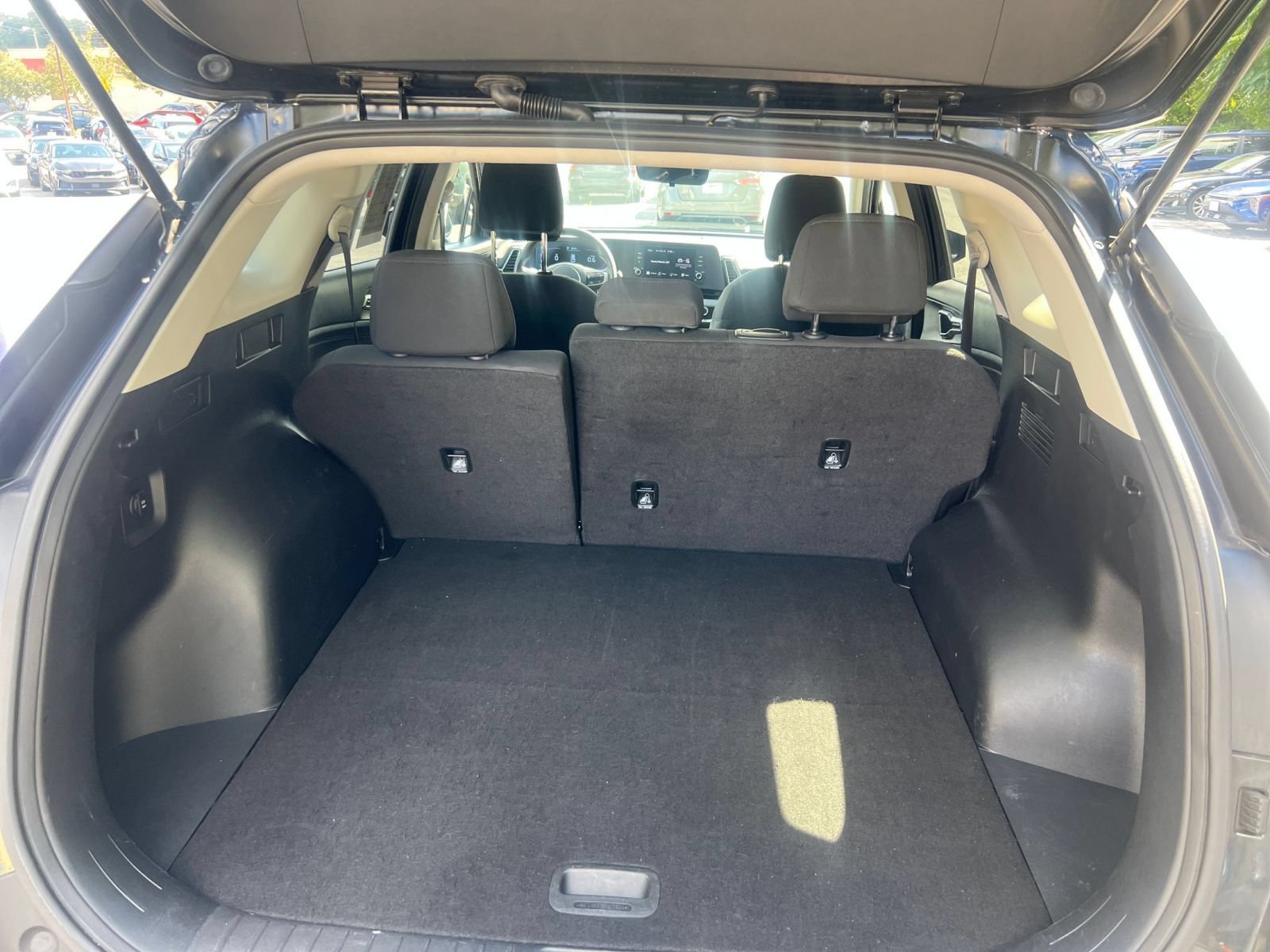 Used 2025 Kia Sportage LX FWD image 25