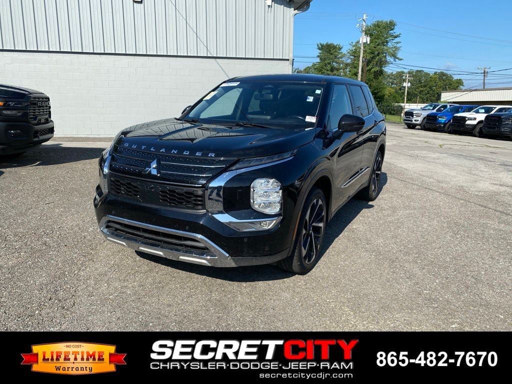 Used 2022 Mitsubishi Outlander SE AWD/4WD image 1