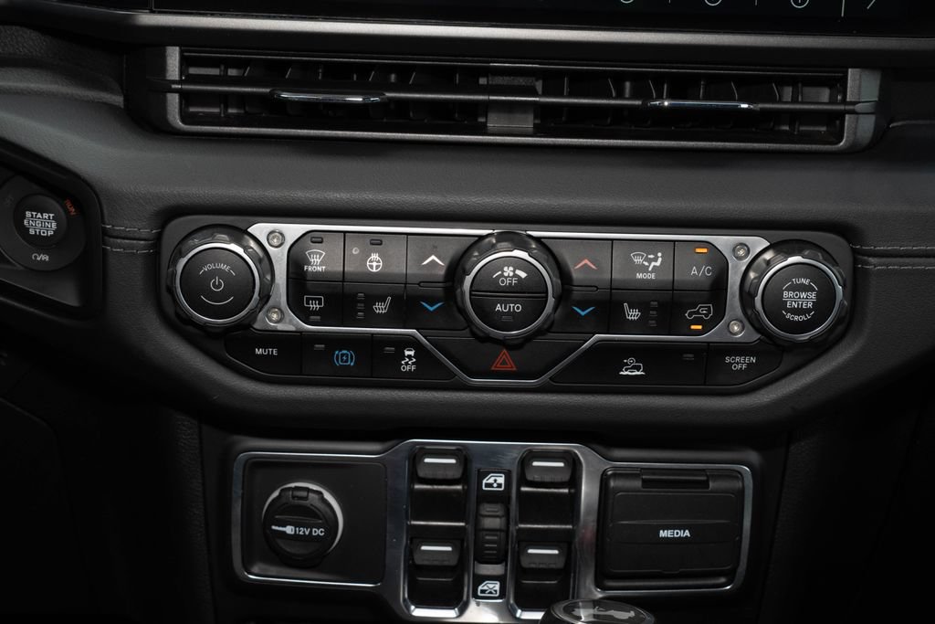 Used 2024 Jeep Wrangler Unlimited Sahara AWD/4WD image 21