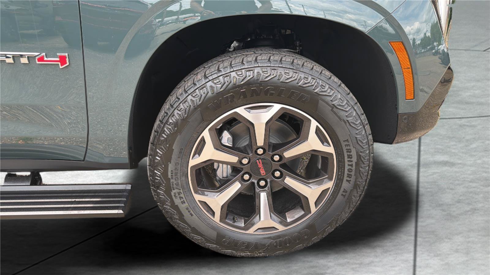New 2026 GMC Yukon XL AT4 Ultimate w/ LPO, Floor Liner Package AWD/4WD image 32