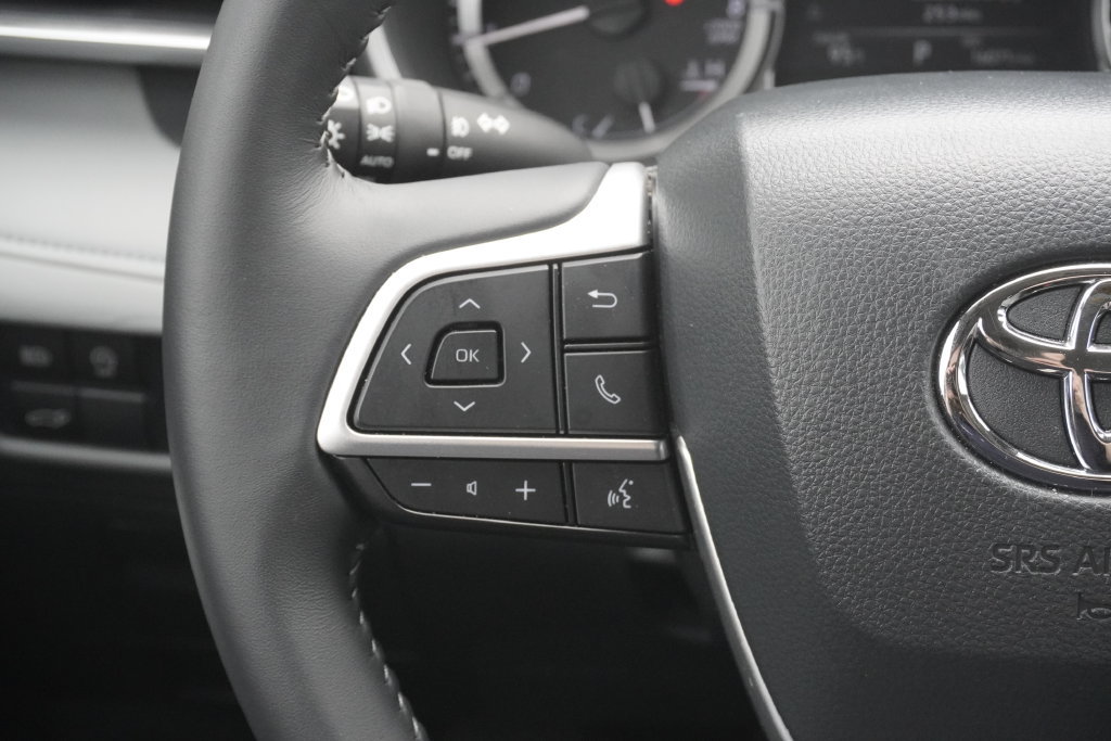 Used 2026 Toyota Highlander Limited AWD/4WD image 12
