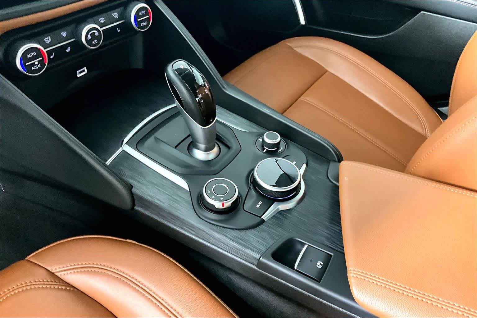 Used 2019 Alfa Romeo Giulia w/ Quick Order Package 22K Sport RWD image 16