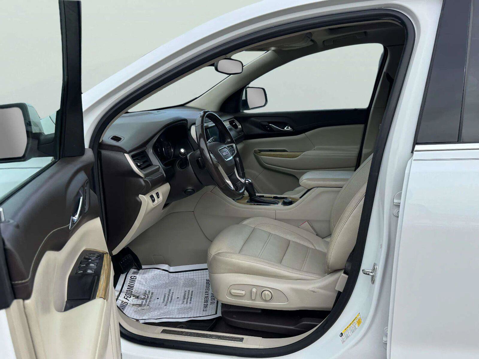 Used 2019 GMC Acadia Denali w/ Technology Package AWD/4WD image 16
