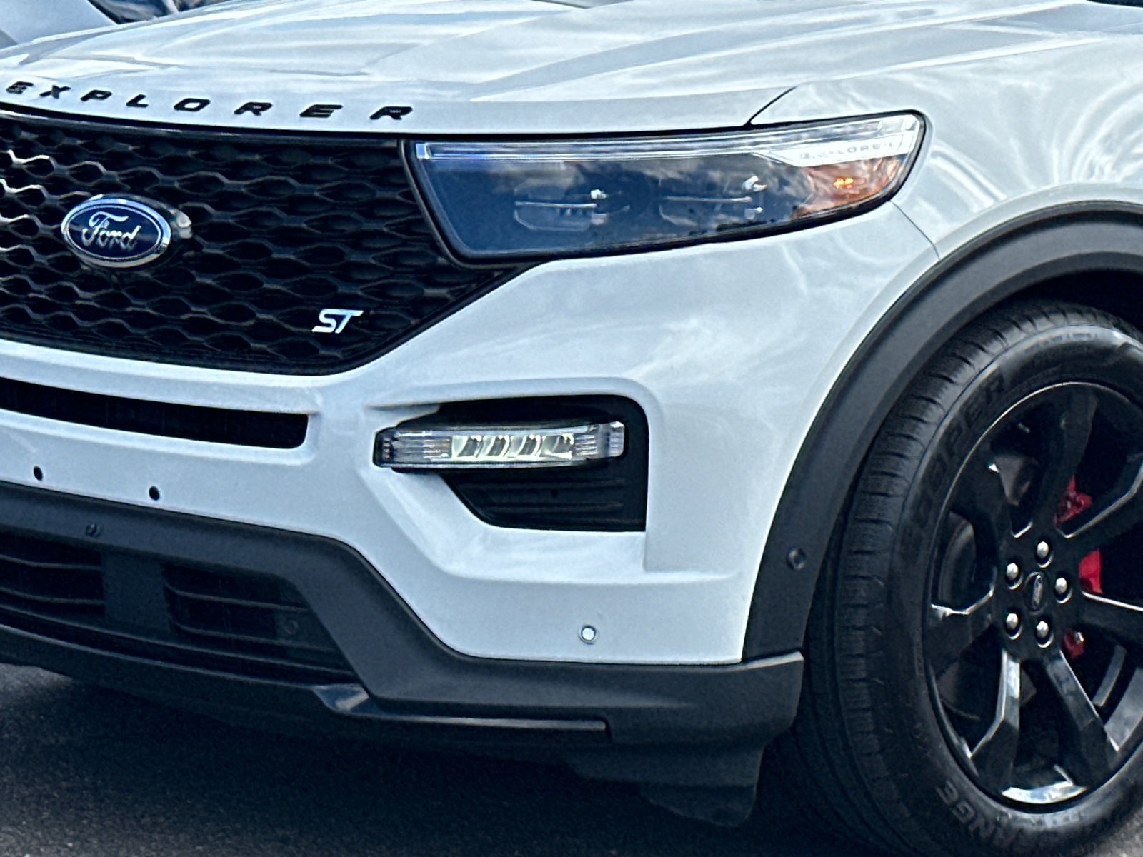 Used 2023 Ford Explorer ST w/ Equipment Group 401A image 2