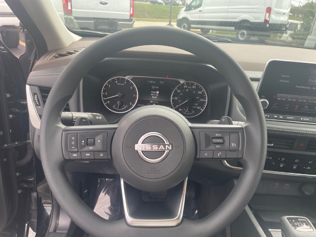 Used 2023 Nissan Rogue S AWD/4WD image 19