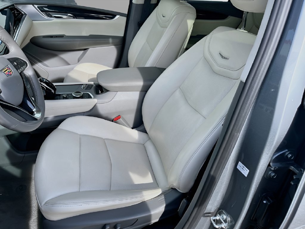 Used 2024 Cadillac XT6 Premium Luxury w/ Technology Package FWD image 22