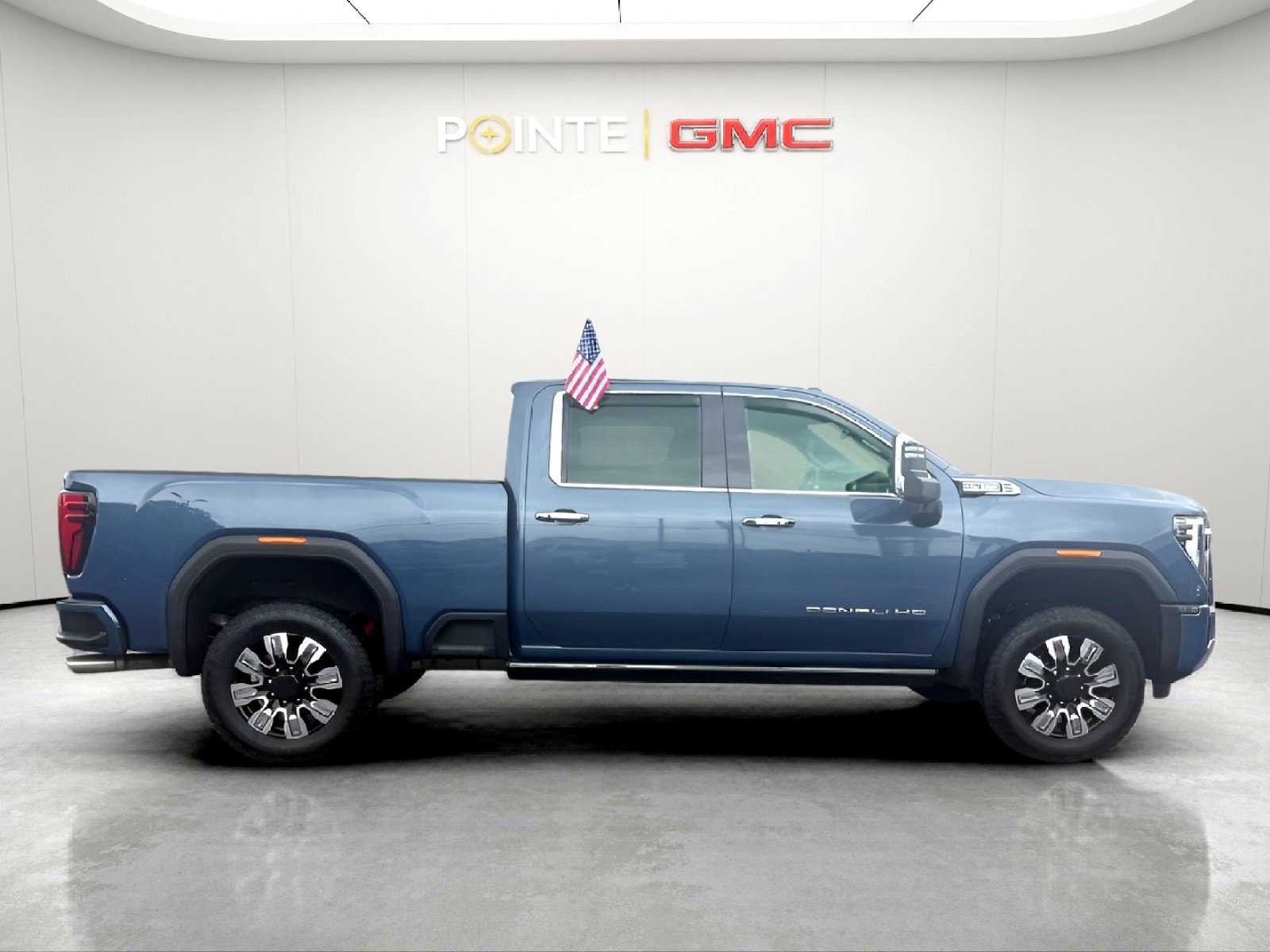 Used 2024 GMC Sierra 2500 Denali w/ Denali Reserve Package AWD/4WD image 9