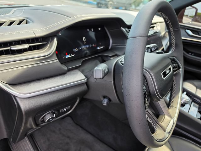 Used 2023 Jeep Grand Cherokee Overland AWD/4WD image 21
