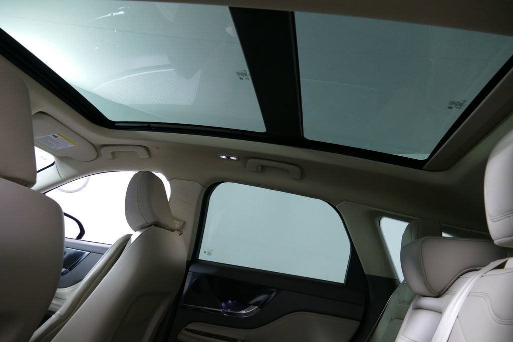 Used 2023 Lincoln Corsair AWD w/ Equipment Group 101A image 4