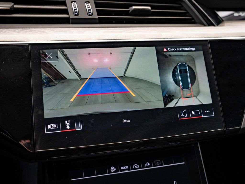 Used 2022 Audi e-tron Premium Plus w/ Premium Plus Package image 31