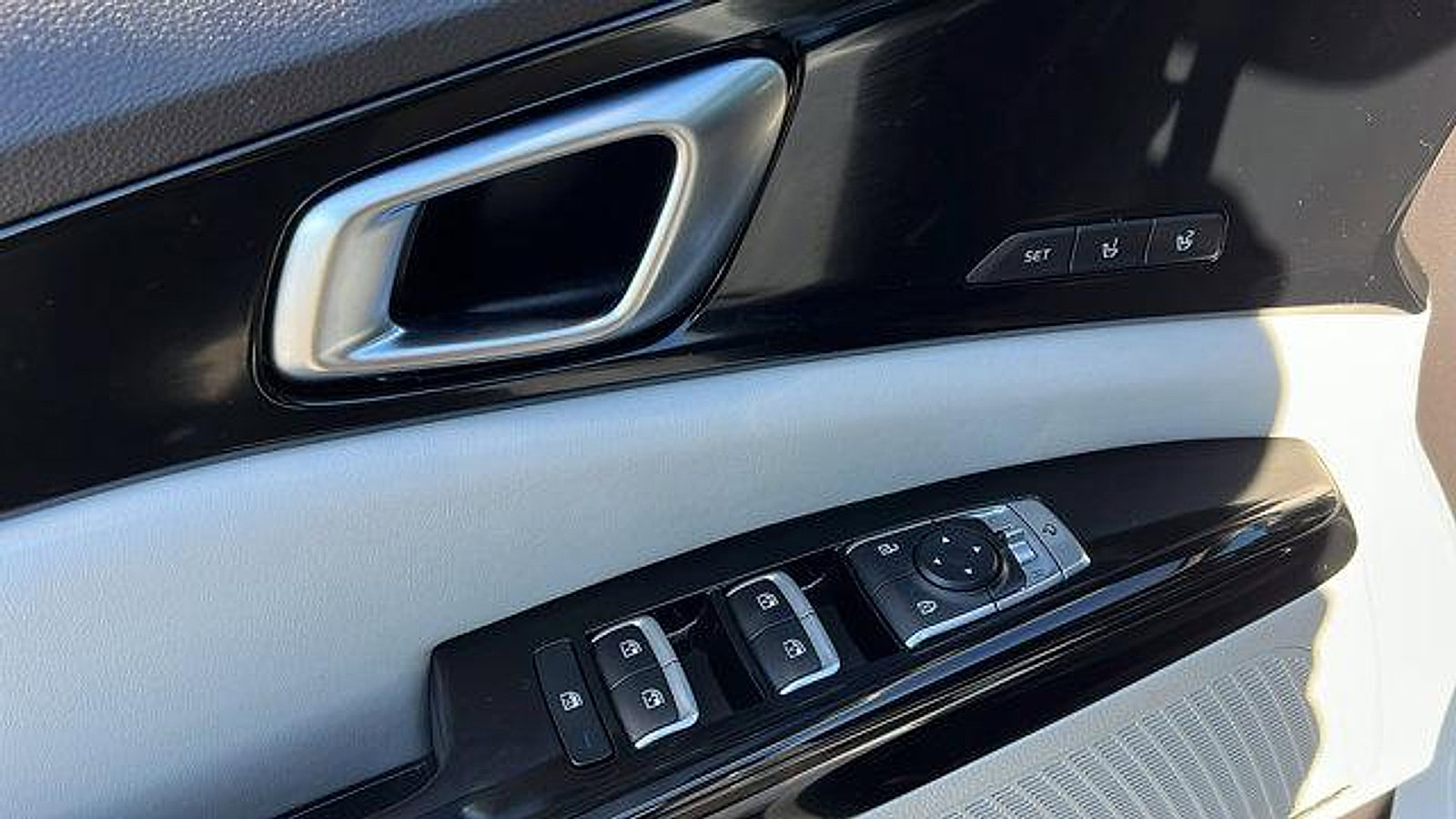 Used 2023 Kia Carnival SX Prestige image 16