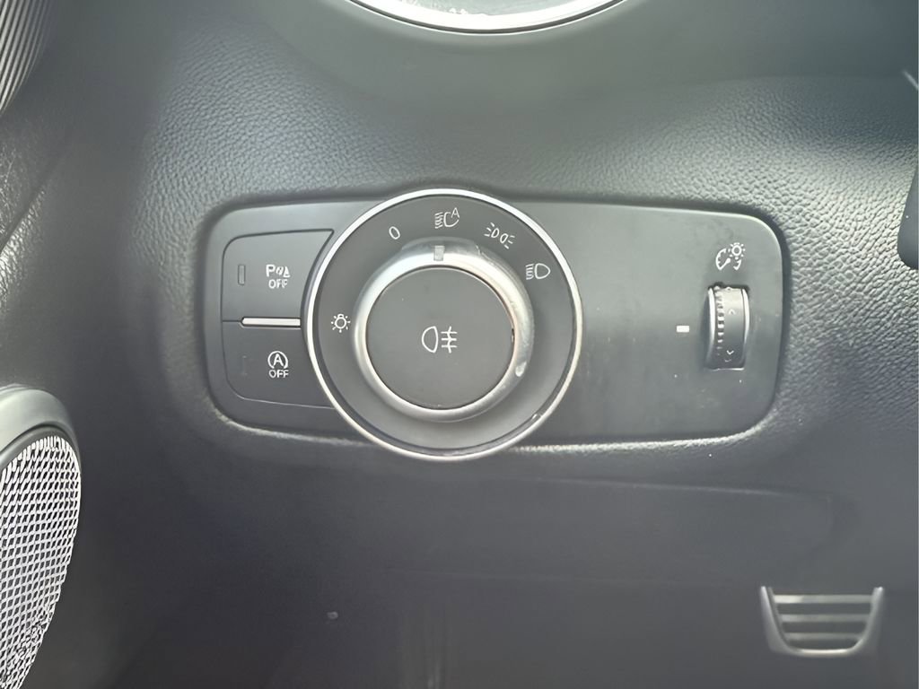 Used 2017 Alfa Romeo Giulia Ti w/ TI 19" Sport Package image 17