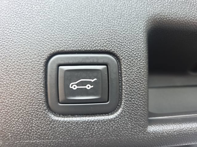 Used 2023 Chevrolet Equinox LT w/ Driver Convenience Package FWD image 10