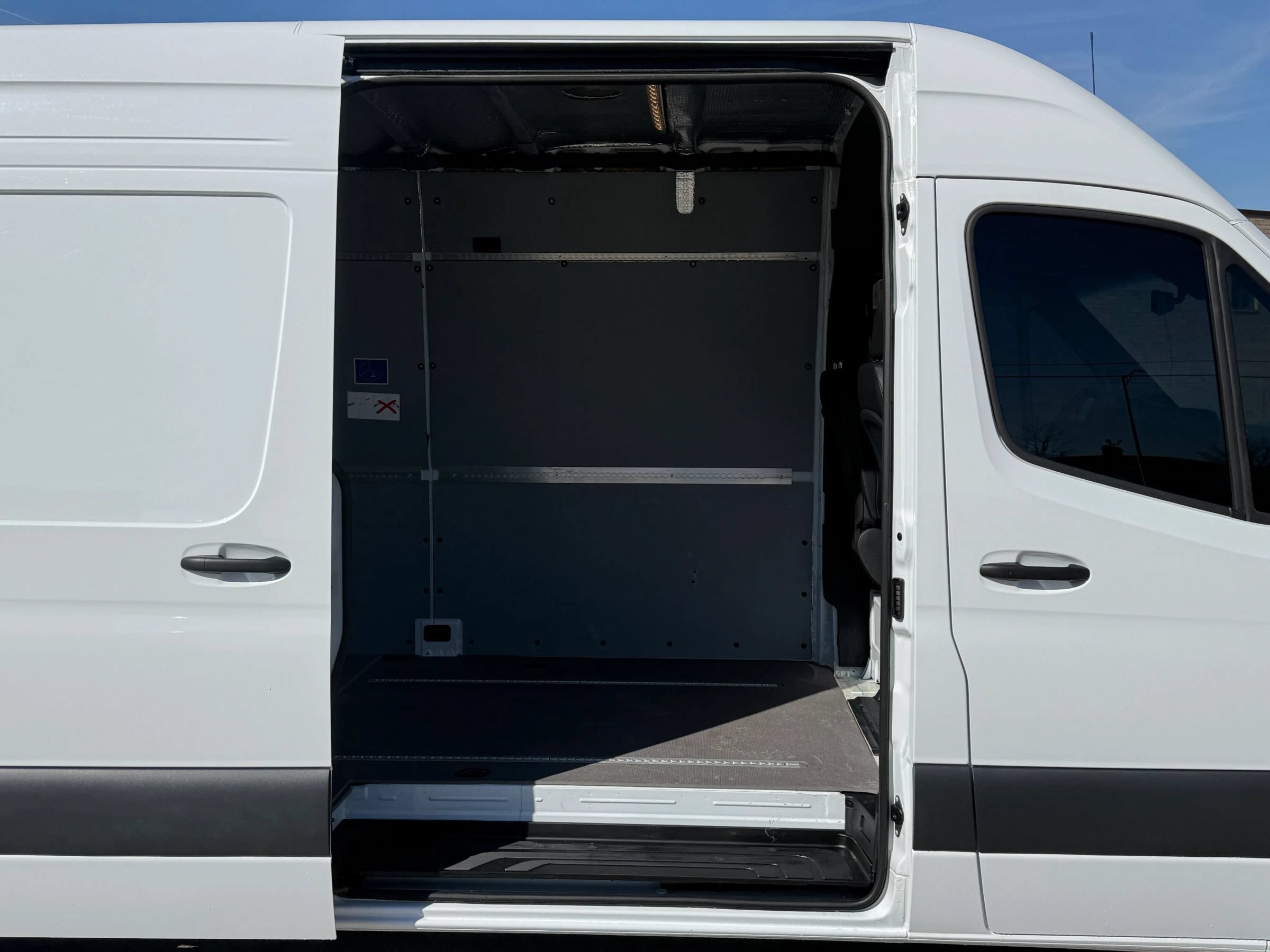 Used 2025 Mercedes-Benz Sprinter 2500 image 7
