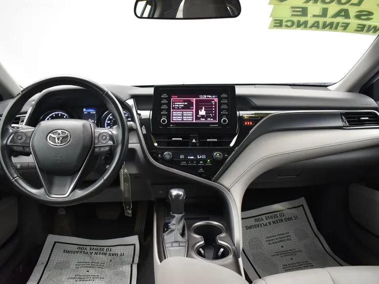 Used 2023 Toyota Camry SE image 18